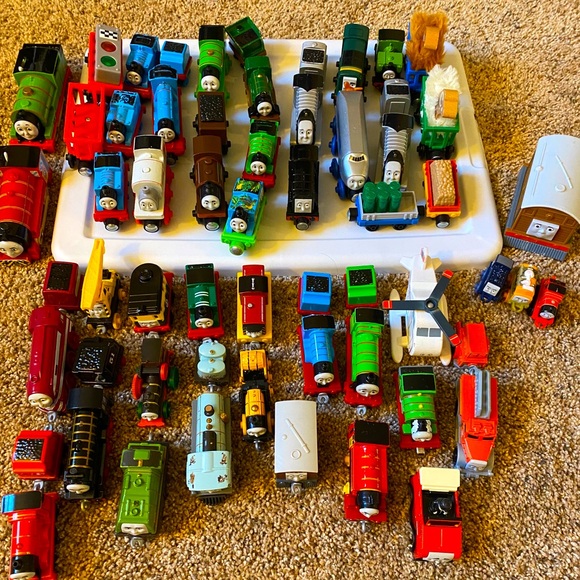 Thomas and Friends Trains- hook trains - Picture 1 of 4